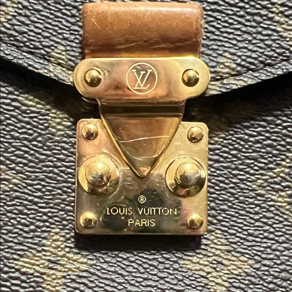 Louis Vuitton Classic Monogram Crossbody Bag - Picture 2 of 6